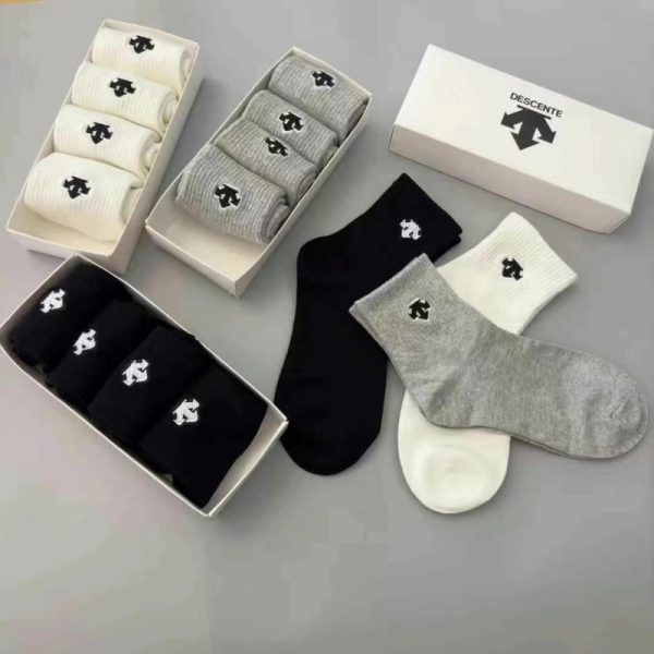 Descente embroidered boxed socks
